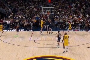 最多落后16分！蒂米篮下接詹姆斯传球打进追平上篮