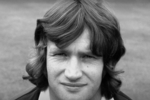 一生仅效力一队！埃弗顿传奇后卫汤米·赖特去世，享年81岁