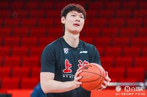 王哲林谈生日愿望：希望自己和球队一切顺利 争取拿到个好的成绩