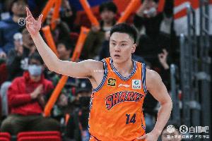 上海队记：李弘权也曾带病吃药 坚持打完了山西和广东的两连客