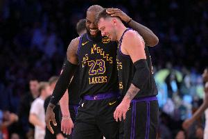 詹姆斯：对手有很多眼睛盯着东契奇 他被包夹分球时我能传出好球