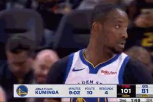 将分差缩小到20分！库明加连续打进2+1 库里替补席鼓掌庆祝