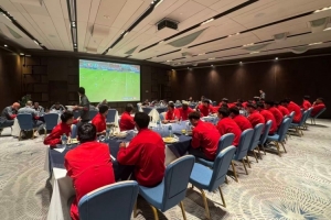 海港全队集体观看U23亚洲杯半决赛，为吾米提江、蒯纪闻助威